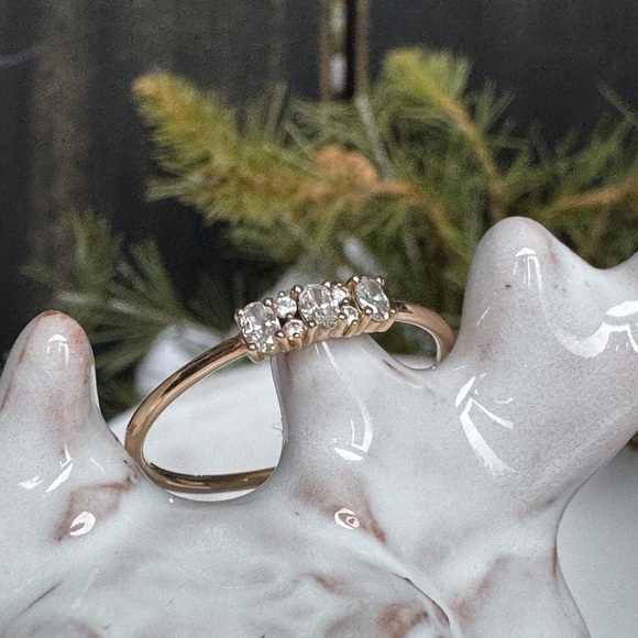 14KYG Oval Diamonds Ring - Picture 2 of 7